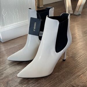 NWT Forever 21 Women's White Heeled Boots